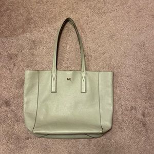 Pearl gray michael kors tote (junie)